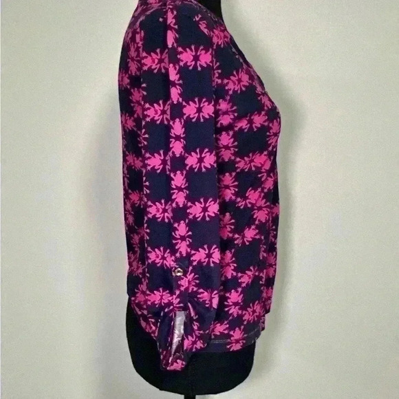 144. Lilly Pulitzer Janelle Top in Bright Navy Get Hoppy print, Size XSmall - Picture 2 of 5